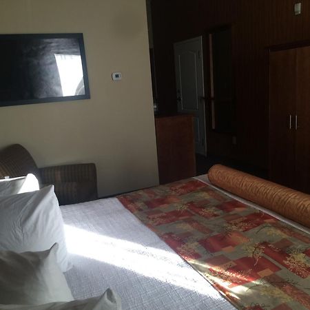 Best Western Plus Service Inn & Suites Lethbridge Buitenkant foto