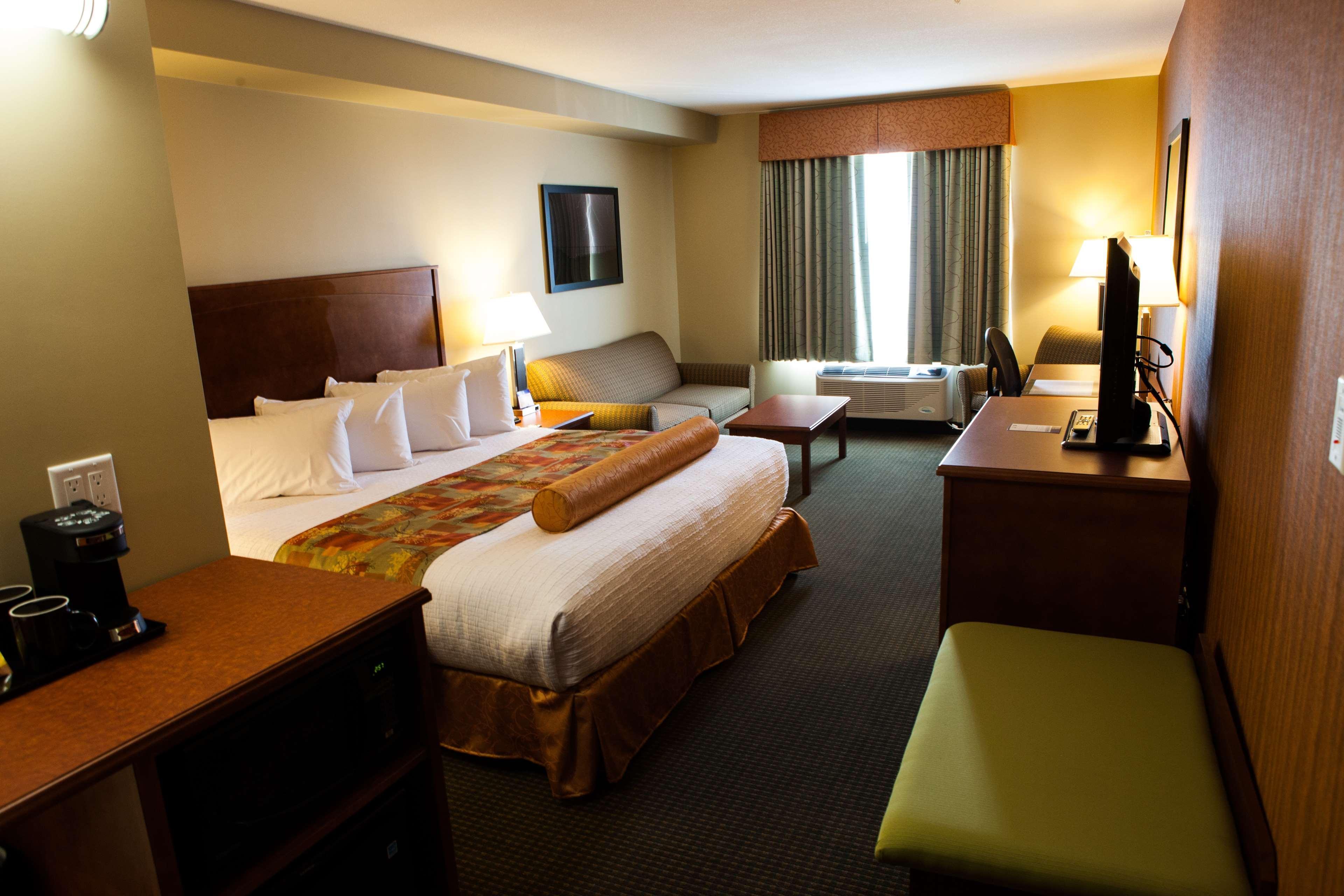 Best Western Plus Service Inn & Suites Lethbridge Buitenkant foto