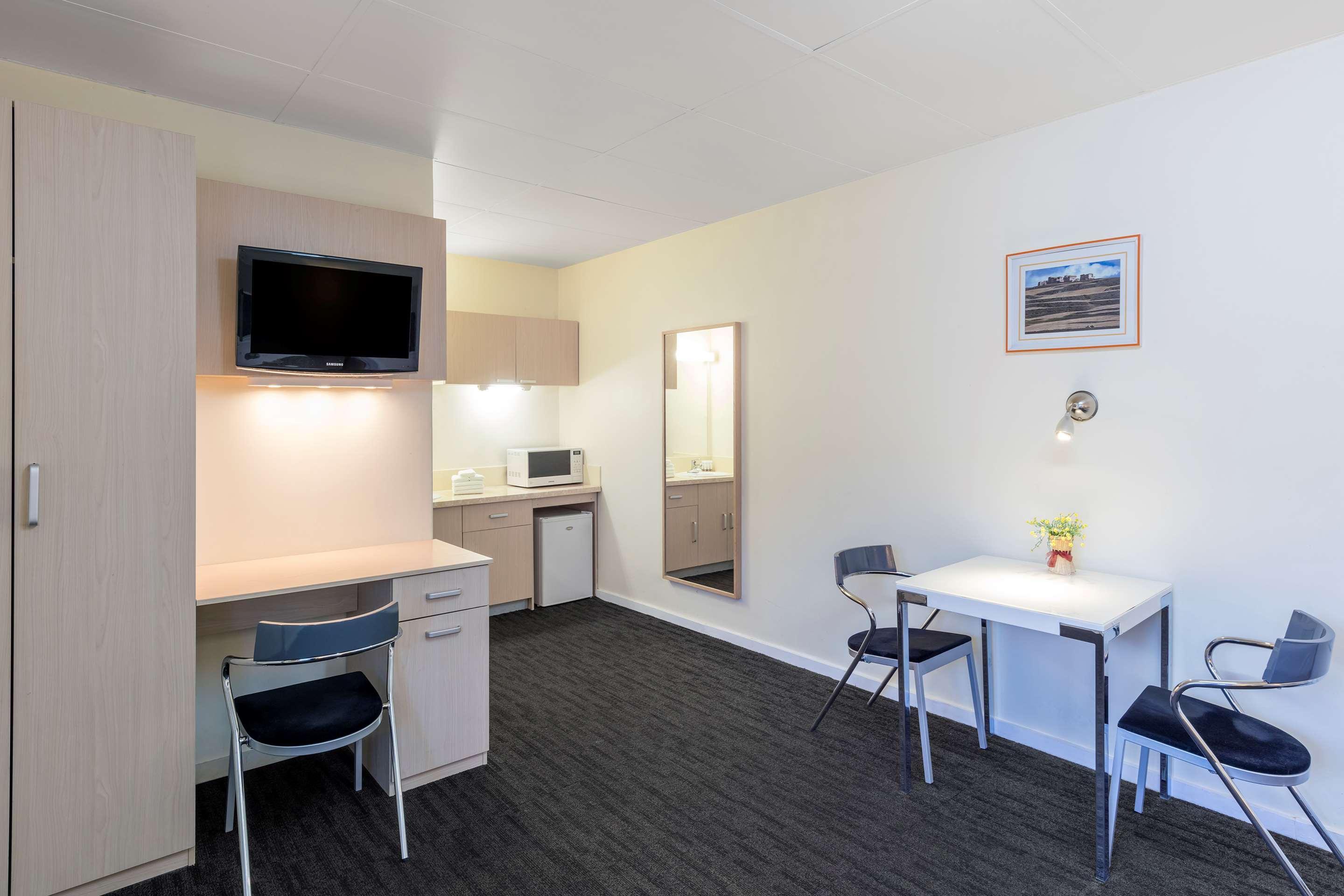 Best Western Plus Service Inn & Suites Lethbridge Buitenkant foto
