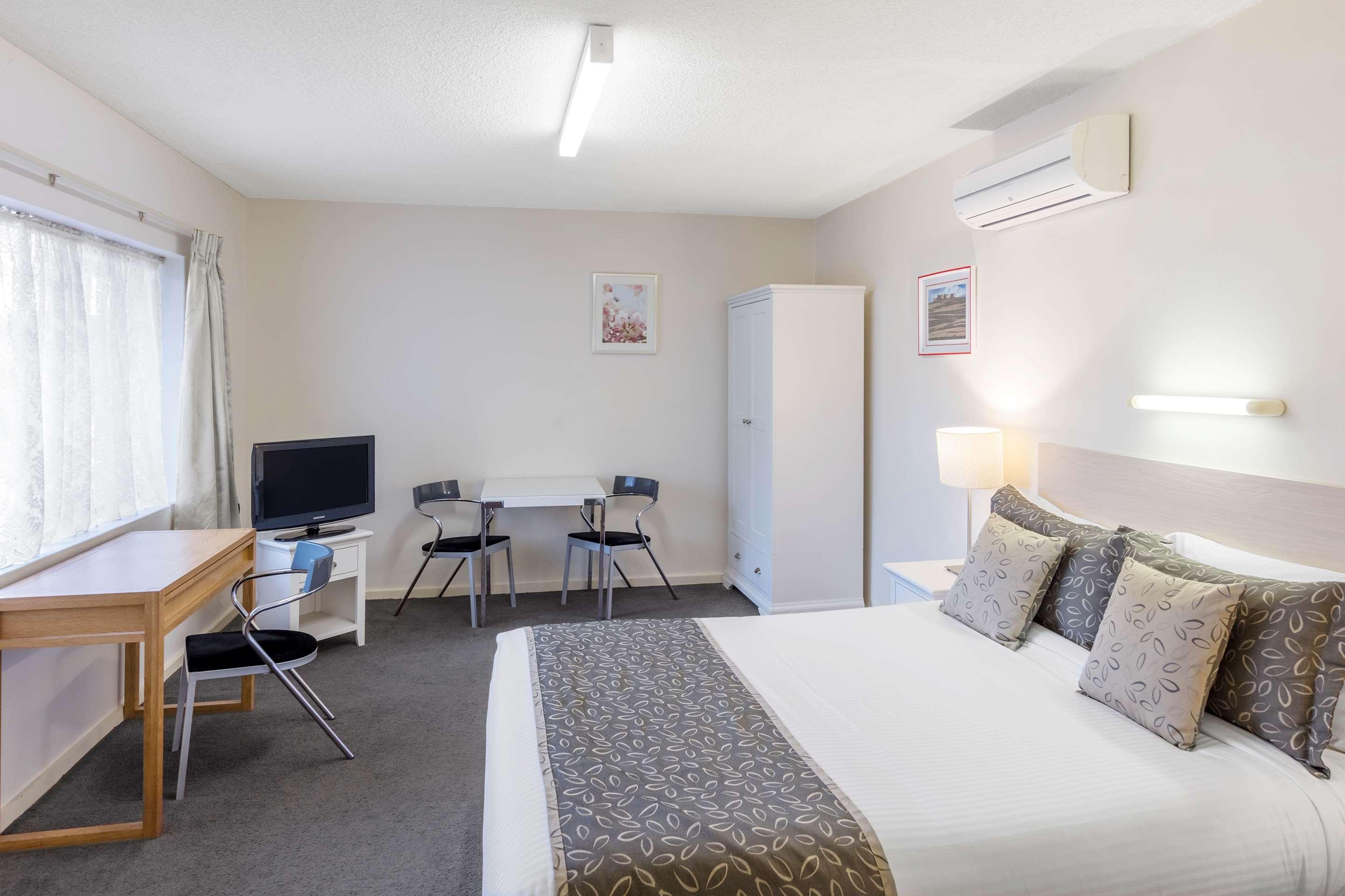 Best Western Plus Service Inn & Suites Lethbridge Buitenkant foto