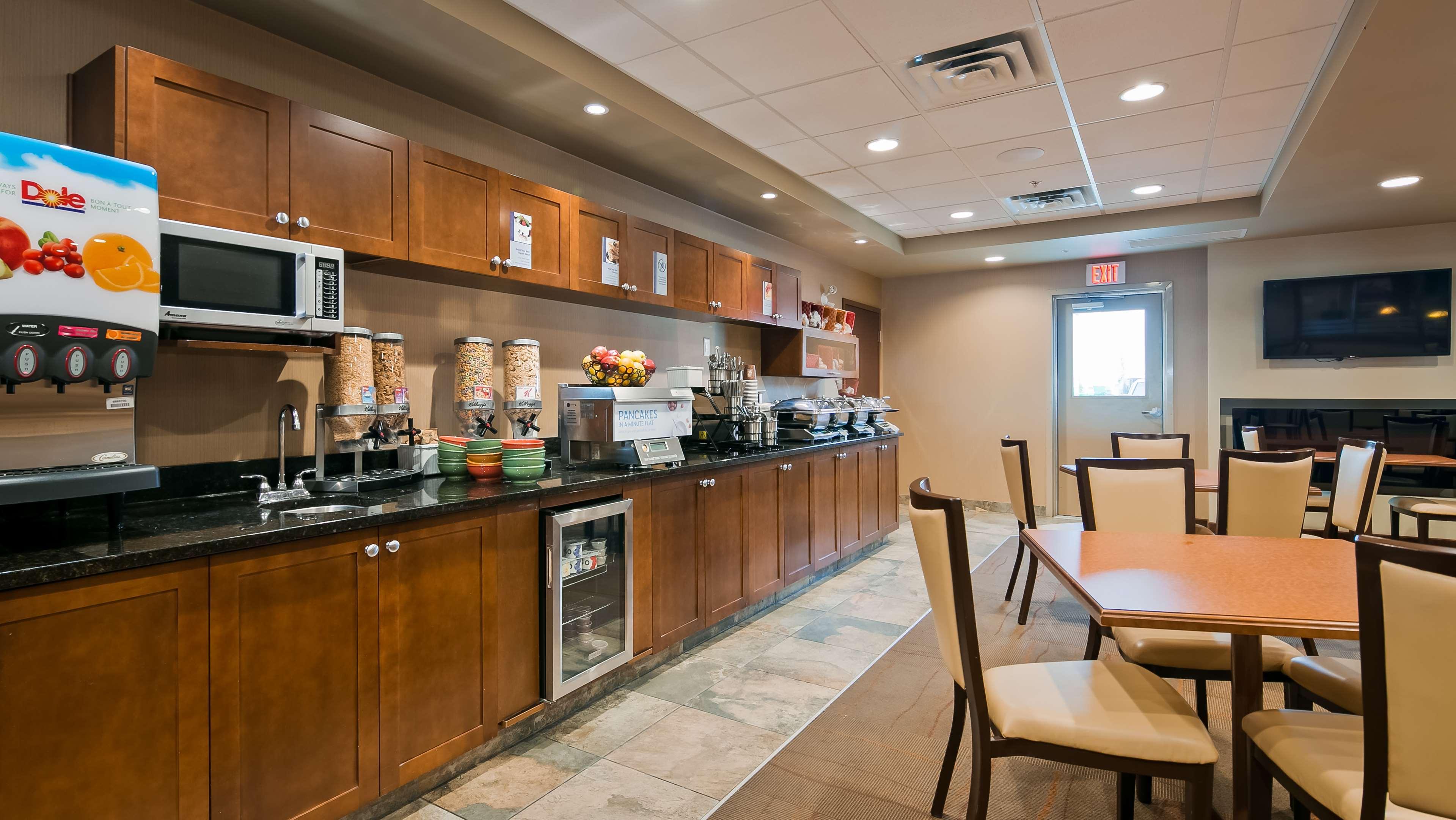 Best Western Plus Service Inn & Suites Lethbridge Buitenkant foto