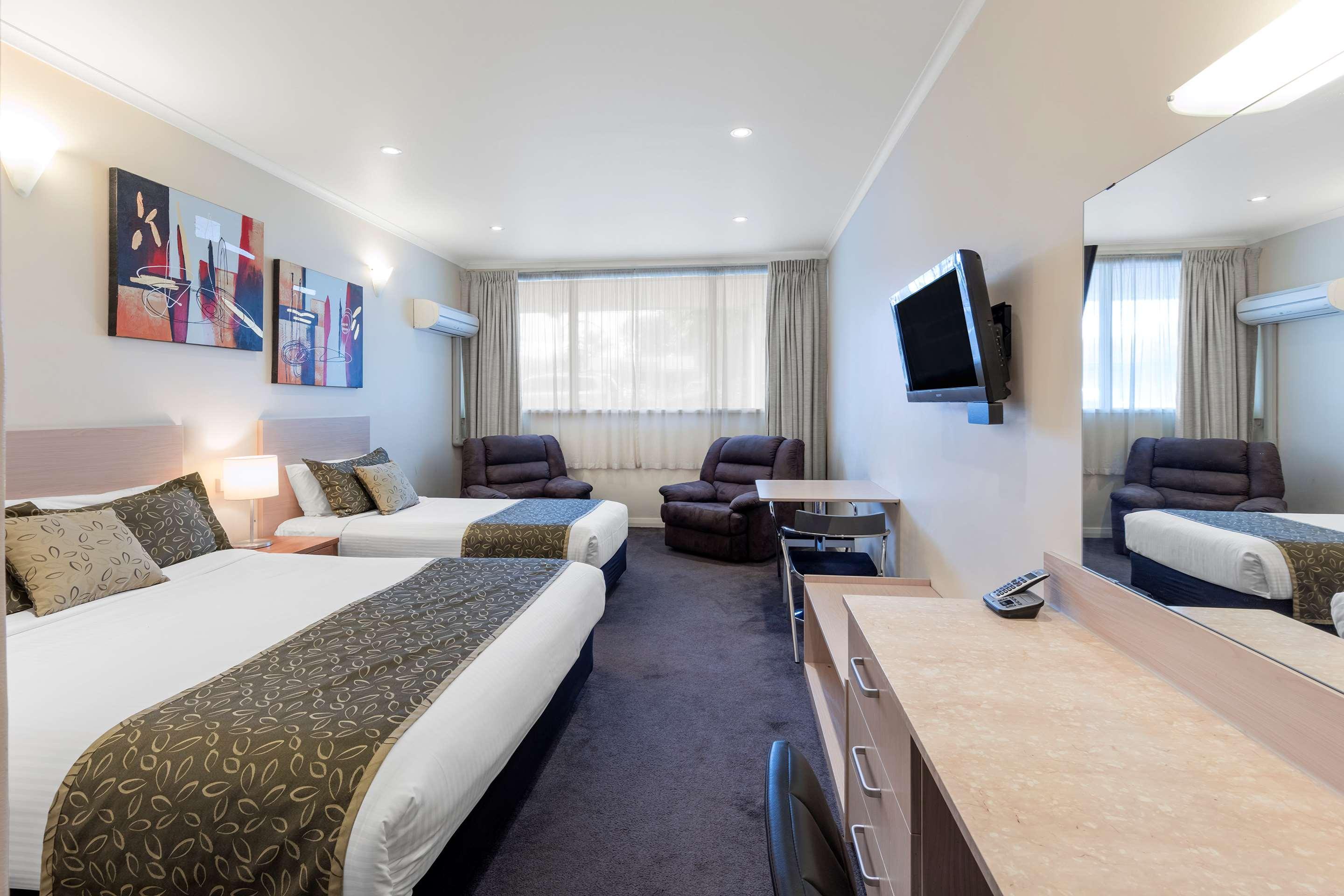 Best Western Plus Service Inn & Suites Lethbridge Buitenkant foto