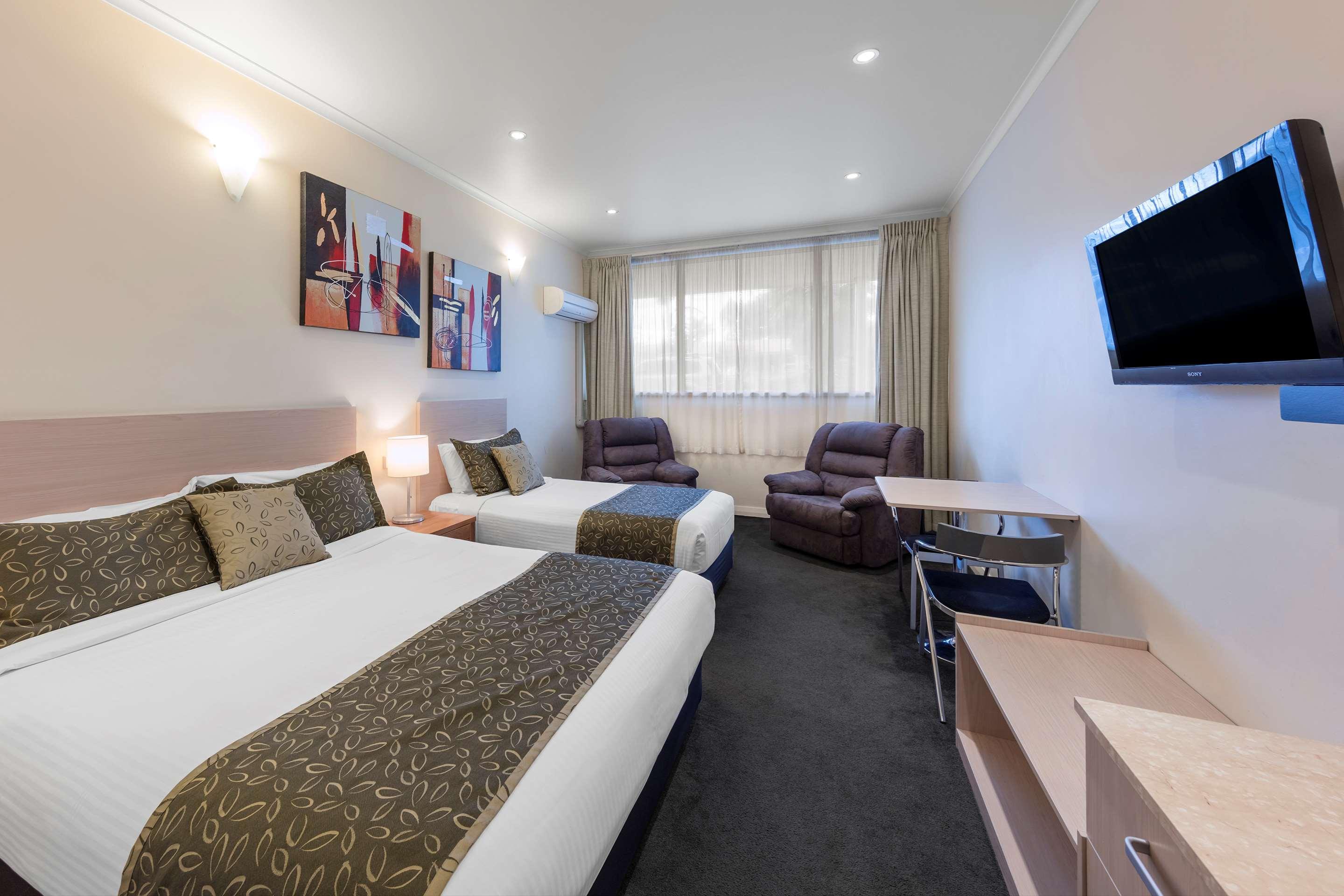 Best Western Plus Service Inn & Suites Lethbridge Buitenkant foto