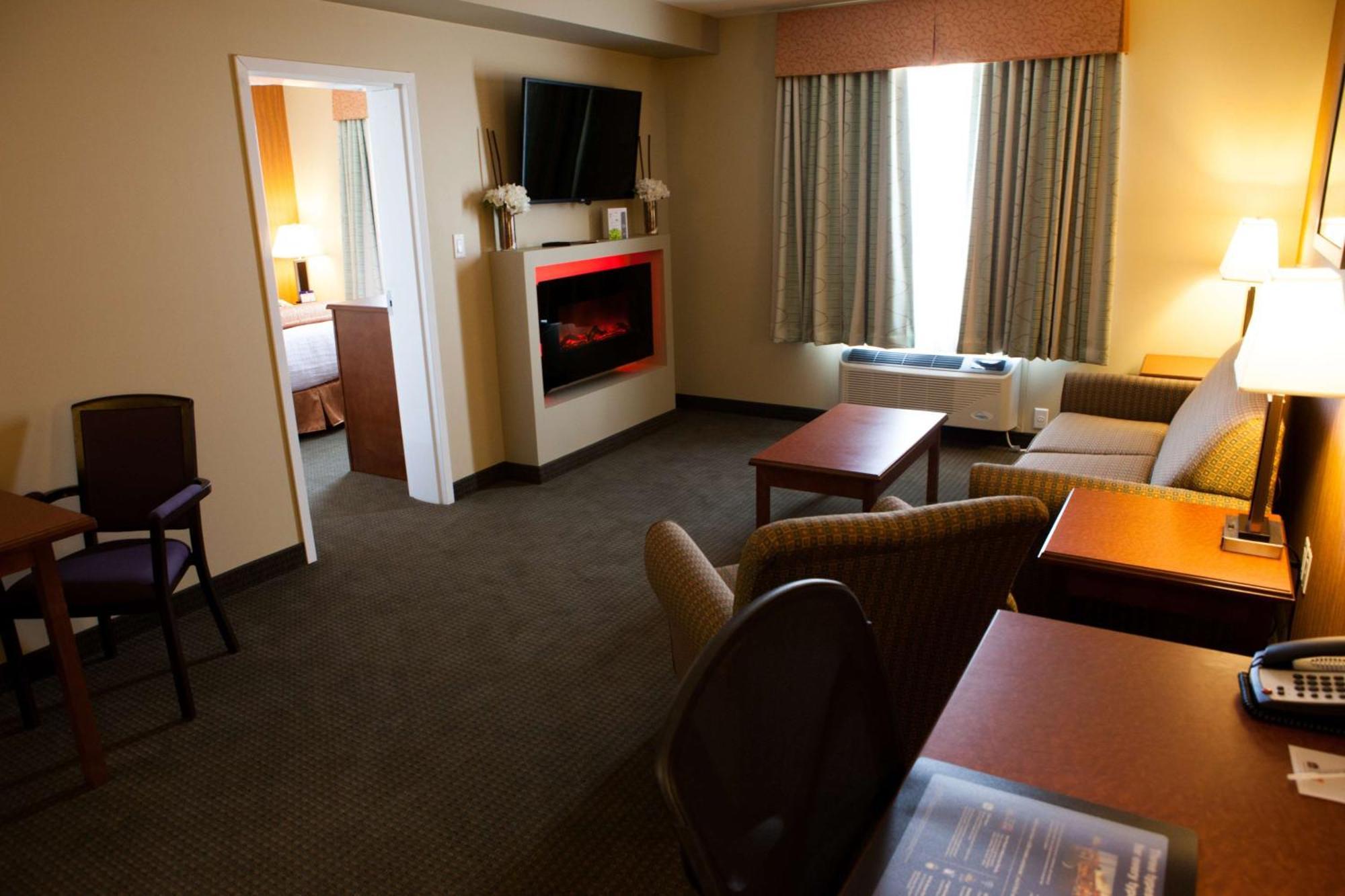 Best Western Plus Service Inn & Suites Lethbridge Buitenkant foto